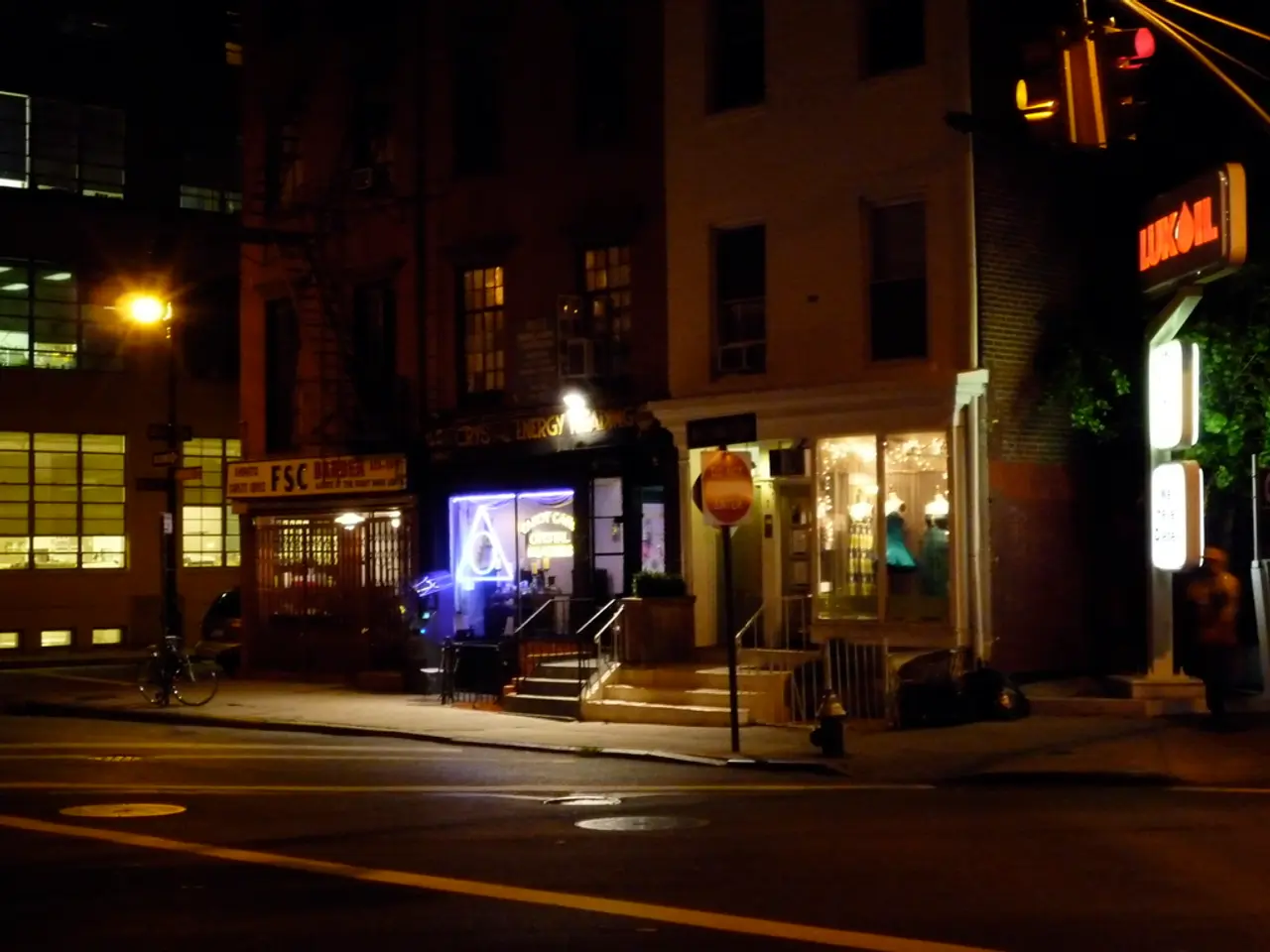 Information on Taxiway Lighting: Principles and Applications