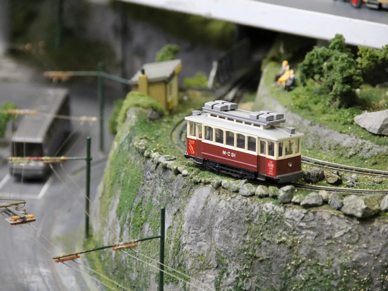 This is a model. On the right side there is a wall with rocks. On that there are railway tracks. On...
