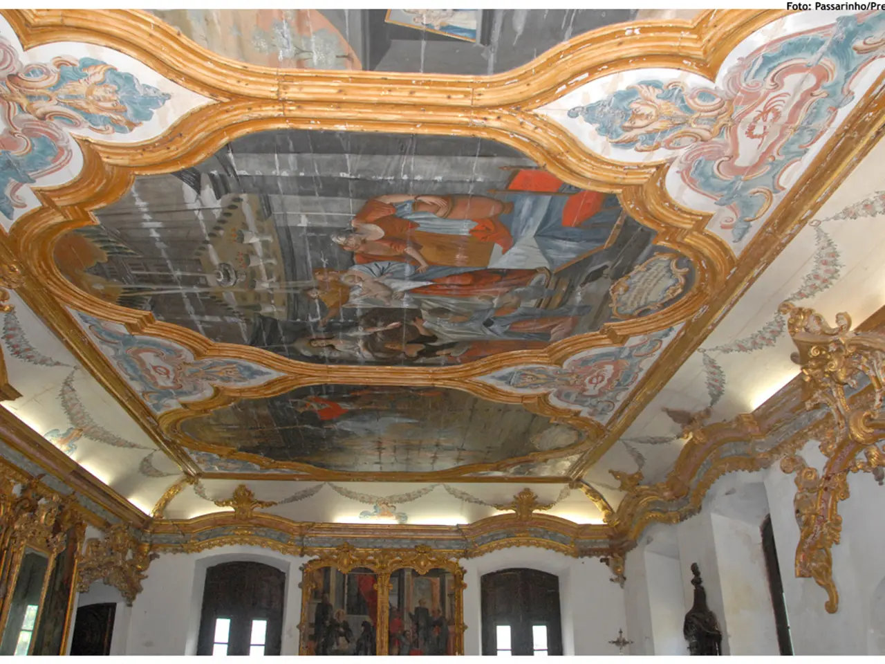 These are the drawings on the roof, in the right side these are the walls.