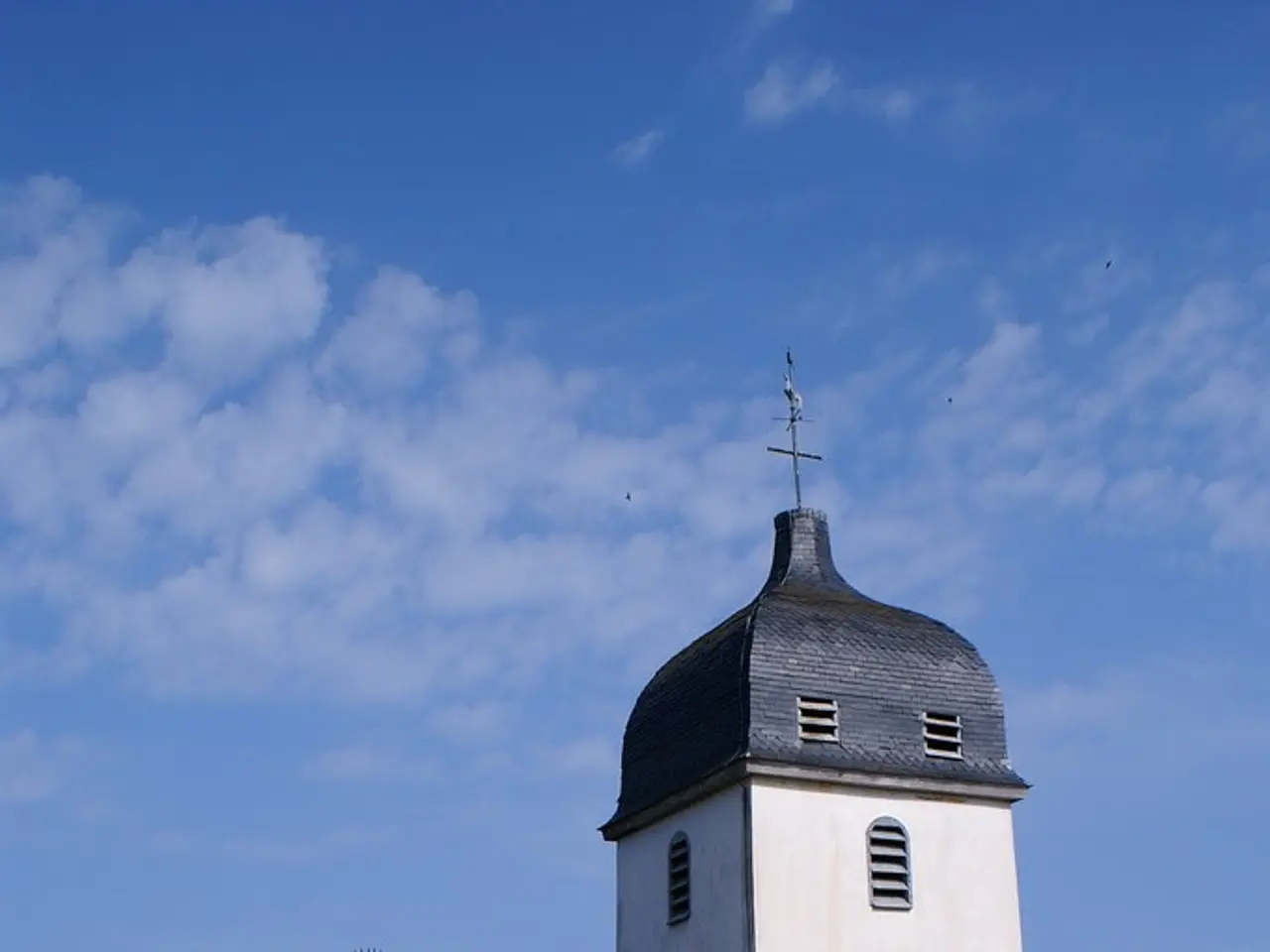 In this picture there is a church in the center of the image.