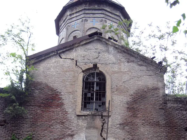 Renovation difficulties in historic structures: fissures and warped windows signal potential issues