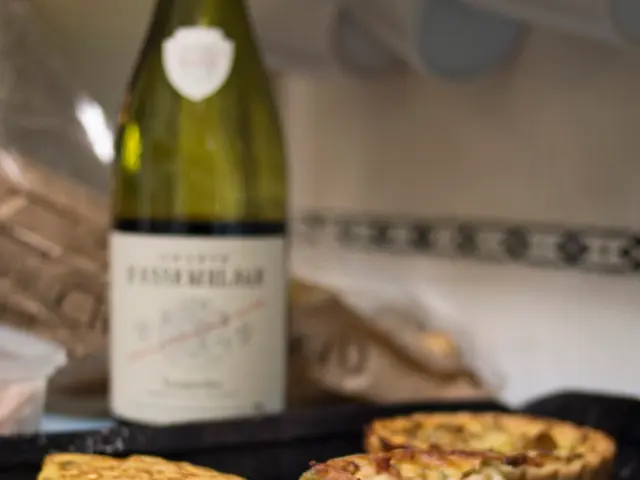 Floridaseeing illnesses among 21 individuals, six of whom are children, due to consumption of raw...