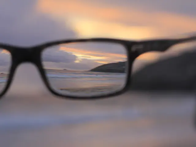 "Is it possible for cataracts to recur post-surgical removal?"