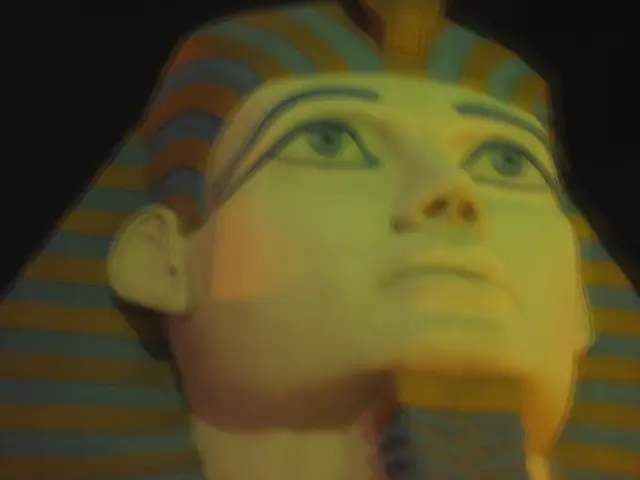 Here in this picture we can see a statue present over there.