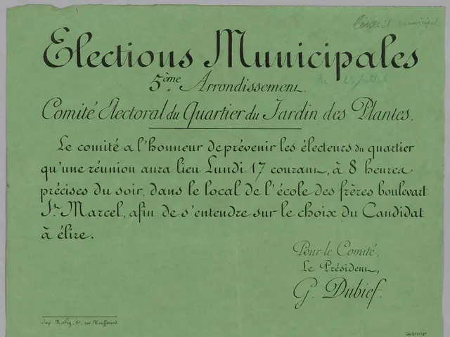 The image shows a green paper with the words "Elections municipales" written on it against a white...
