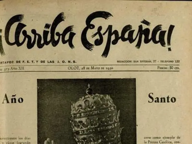 The image shows an old Spanish newspaper with a picture of a man wearing a crown on the front page....