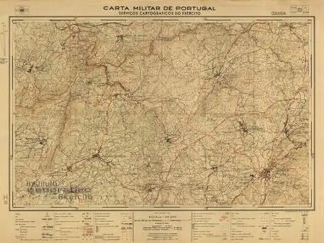 The image shows an old map of the city of Porto, Portugal, with text at the top and bottom of the...