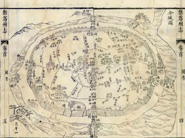 The image shows an old map of the city of San Francisco, California, with Chinese characters...